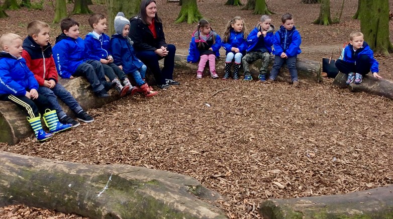 Reception hunt mini beasts again