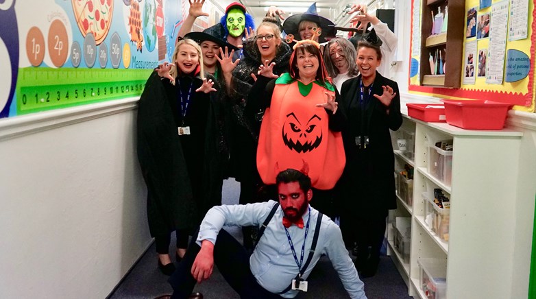 Halloween - staff