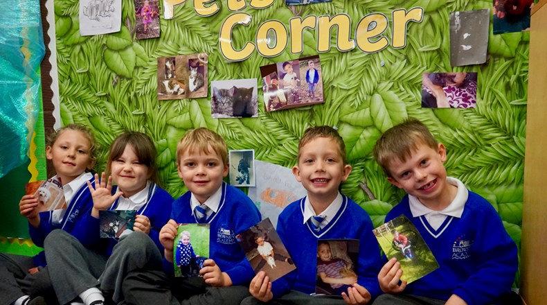 Year 1/2 bring their pets to school!